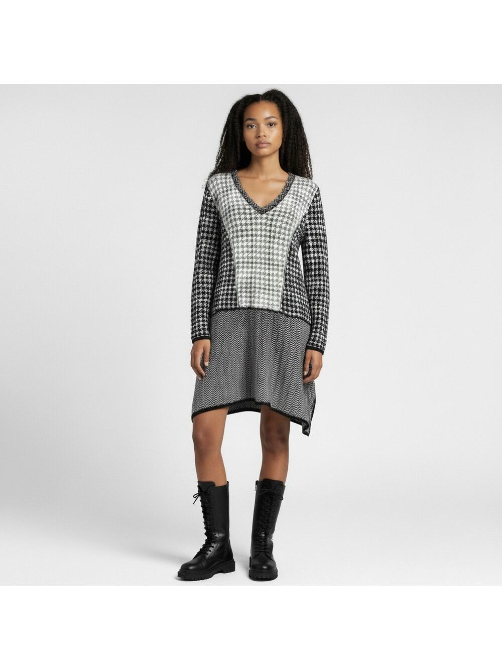 BCBGMaxAzria Monaco Size L Black White Houndstooth Sweater Dress Academia